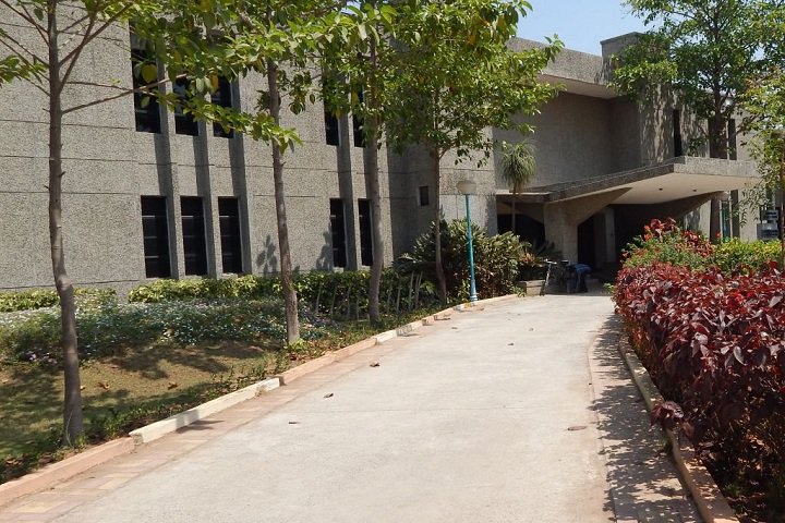 https://cache.careers360.mobi/media/colleges/social-media/media-gallery/20249/2018/12/3/College Entrance View Of Devang Patel Institute of Advance Technology and Research Petlad_Campus-View.jpg